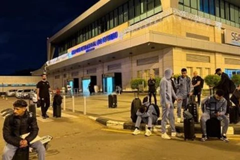 بعد أزمة الطائرة.. مصدر يكشف ليلا كورة موعد عودة بيراميدز من أنجولا